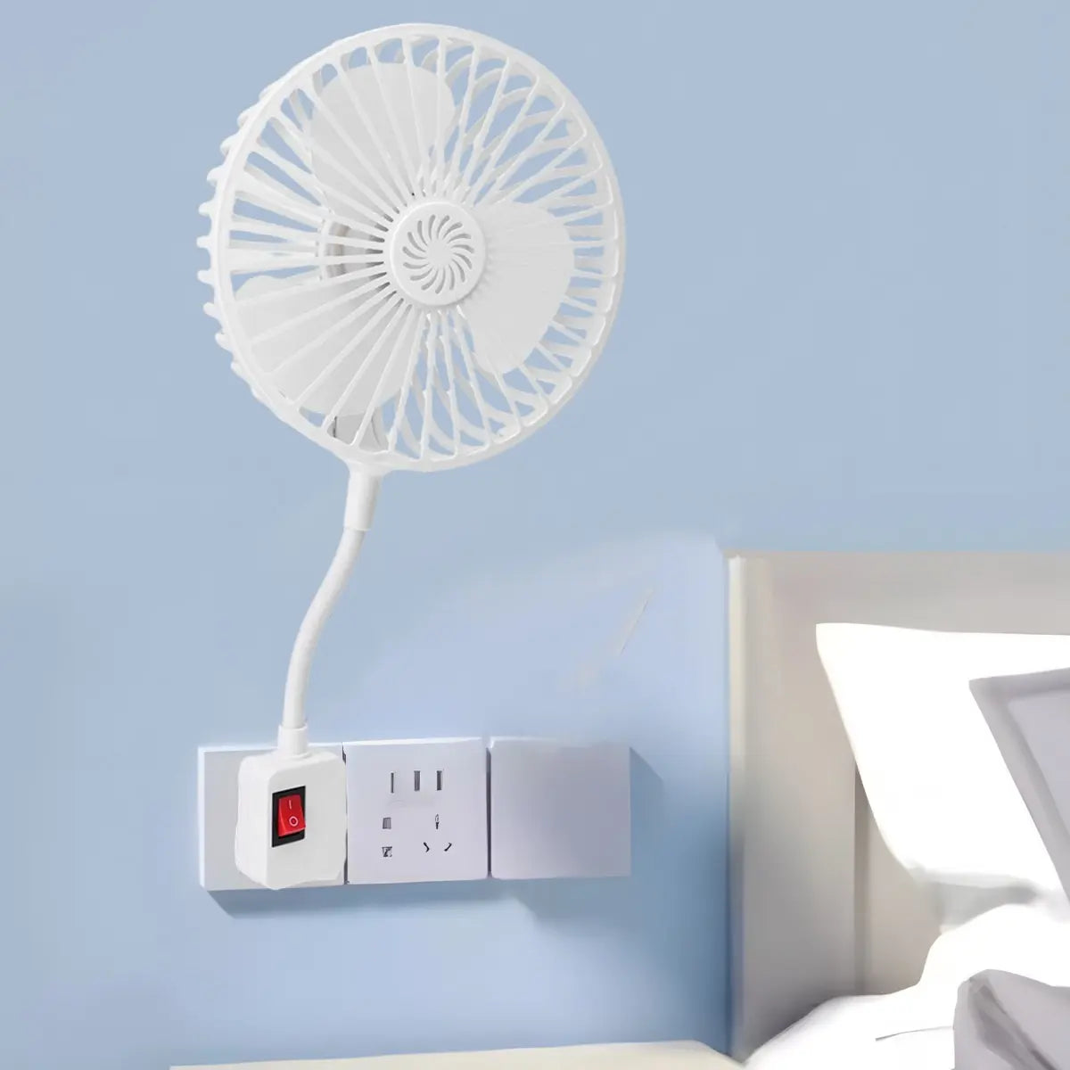 Ventilador de cuello de ganso y tomacorriente múltiple